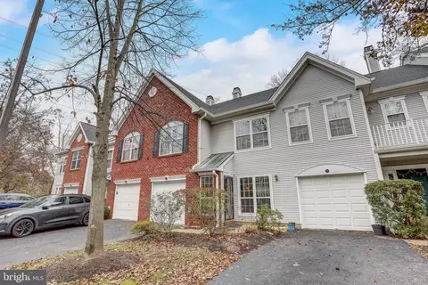 9 Wayne Ct, Plainsboro, NJ 08536