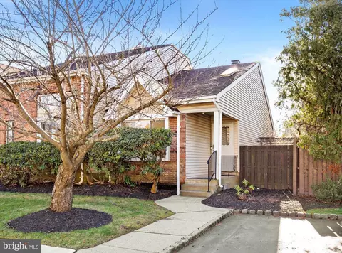 207 Nathan Dr, North Brunswick, NJ 08902