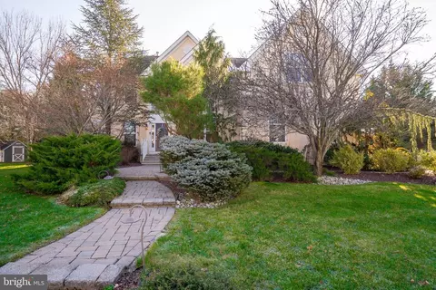3 Cottonwood Ct, Plainsboro, NJ 08536