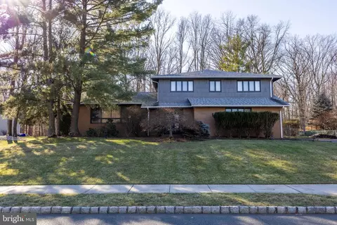 16 Woodmere Rd, North Brunswick, NJ 08902