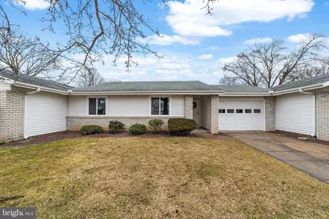 274 B Convent Rd, Monroe Township, NJ 08831