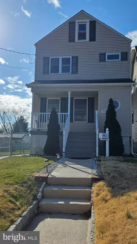30 Meadow Rd, Edison, NJ 08817