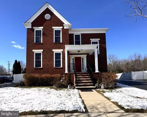 9 Sullivan St, Plainsboro, NJ 08536