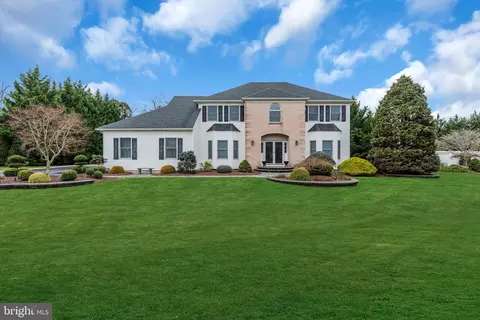 13 Cheryl Ln, Monroe Township, NJ 08831