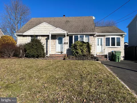 104 Schuyler Dr, Edison, NJ 08817