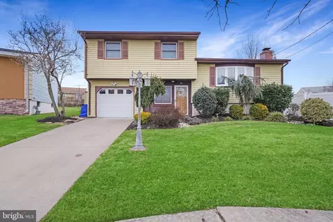 18 Patrick St, Carteret, NJ 07008
