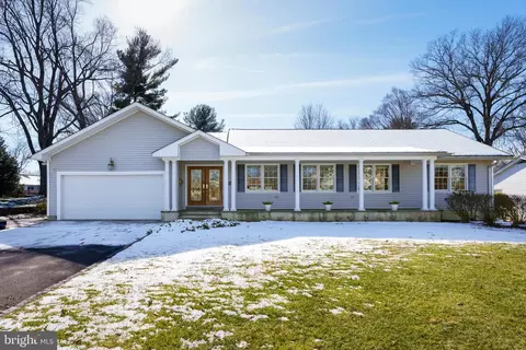 11 Brainerd Dr, Cranbury, NJ 08512