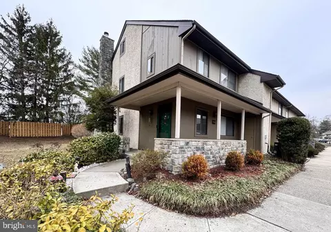 158 Hampshire Dr, Plainsboro, NJ 08536