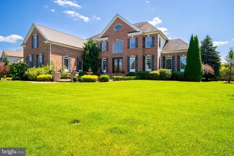 18 Angelo Ct, Monroe Township, NJ 08831
