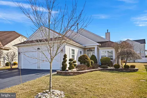249 Valencia Dr, Monroe Township, NJ 08831