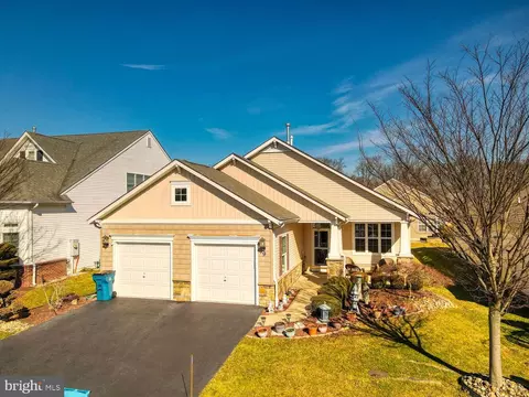 9 Nappa Ct, Monroe Township, NJ 08831