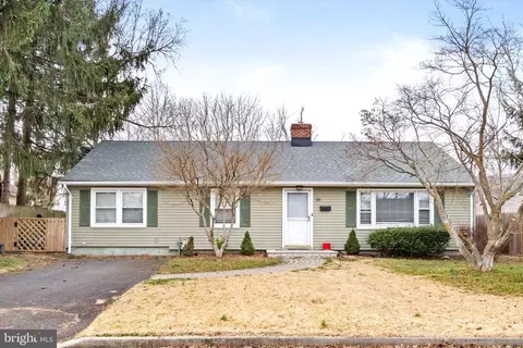 33 Louis Ave, Middlesex, NJ 08846