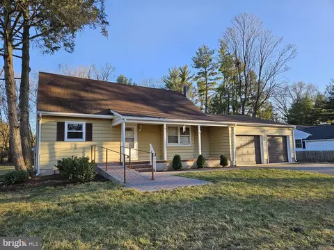 10 Edgemere Ave, Plainsboro, NJ 08536