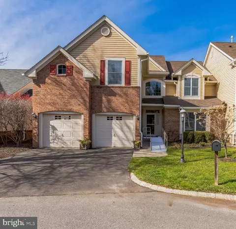 5 Empress Ct, Princeton, NJ 08540