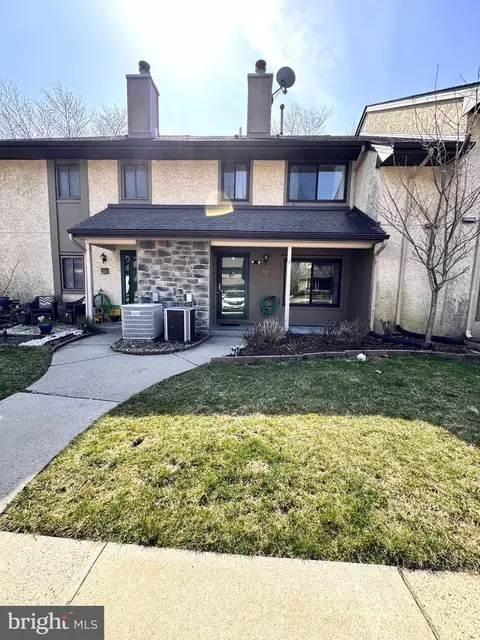 294 Hampshire Dr, Plainsboro, NJ 08536