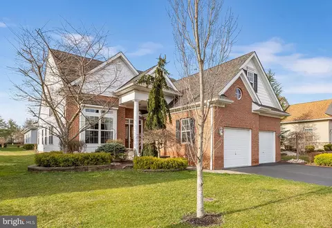 10 Nappa Ct, Monroe Township, NJ 08831