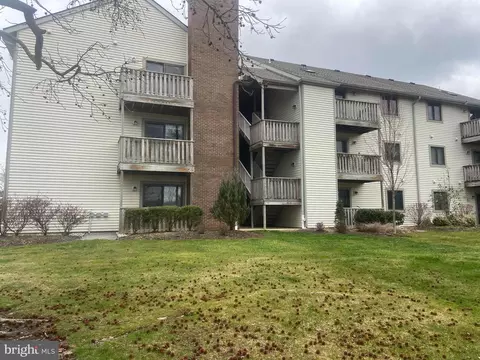 1317 Ravens Crest Dr E, Plainsboro, NJ 08536