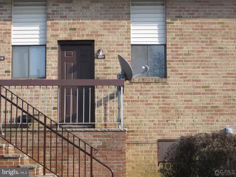 1217 N Oaks Blvd, North Brunswick, NJ 08902