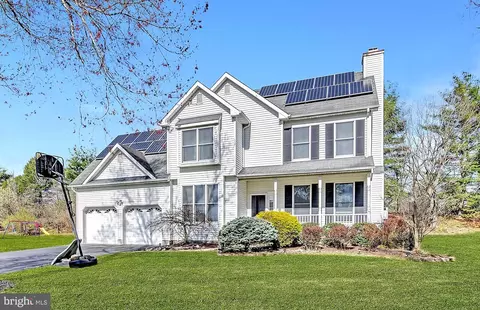 20 Knight Dr, Plainsboro, NJ 08536