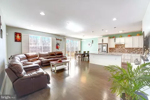 203 Pearce Ln, Monmouth Junction, NJ 08852