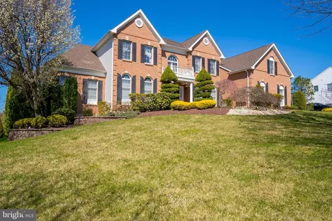4 Fox Hunt Dr, Monroe Township, NJ 08831