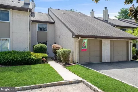 16 Thoreau Dr, Plainsboro, NJ 08536