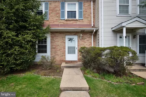 24 Lafayette Ct, North Brunswick, NJ 08902