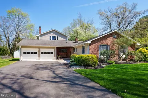 42 Evans Dr, Cranbury, NJ 08512