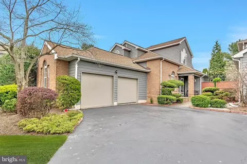 17 Fairway Blvd, Monroe Township, NJ 08831