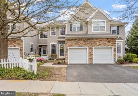 1305 Dahlia Cir, Dayton, NJ 08810