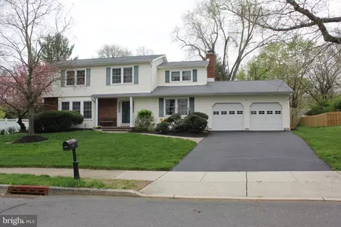 21 Mackenzie Ln, Plainsboro, NJ 08536