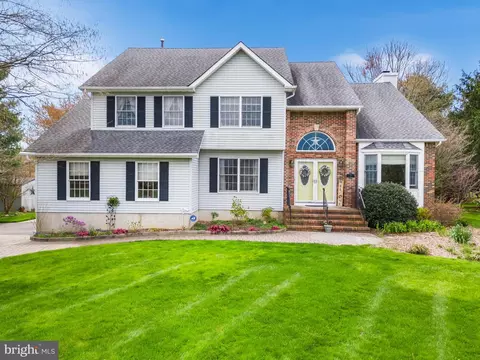 27 Talmadge Dr, Monroe Township, NJ 08831