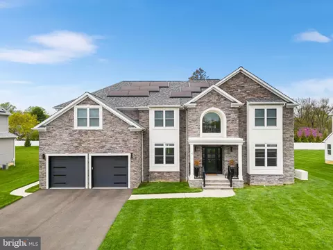 4 Queens Ct, Monroe Township, NJ 08831