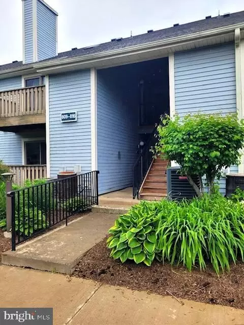 812 Aspen Dr, Plainsboro, NJ 08536
