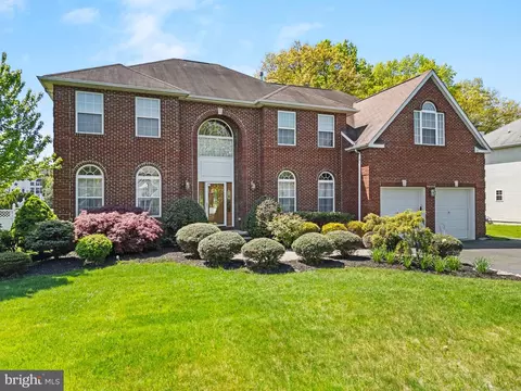17 Louise Ln, Monroe Township, NJ 08831