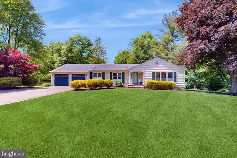 5 Brook Dr E, Princeton, NJ 08540