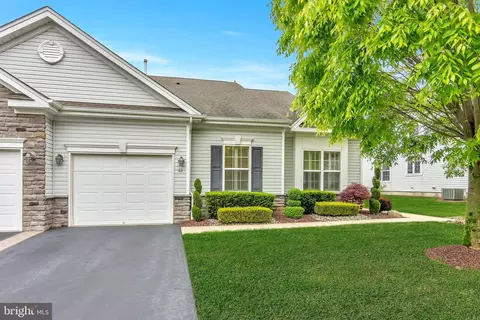 62 Timber Hill Dr, Monroe Township, NJ 08831