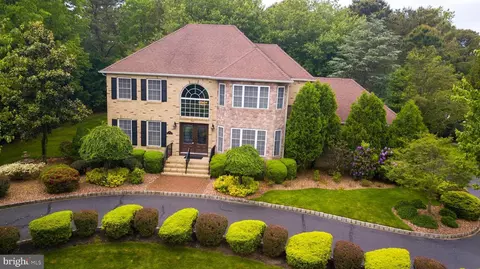 6 Robin Ln, Monroe Township, NJ 08831