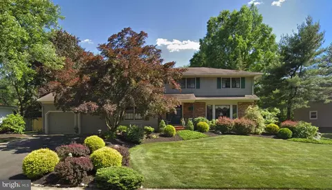 19 Upper Brook Dr, North Brunswick, NJ 08902