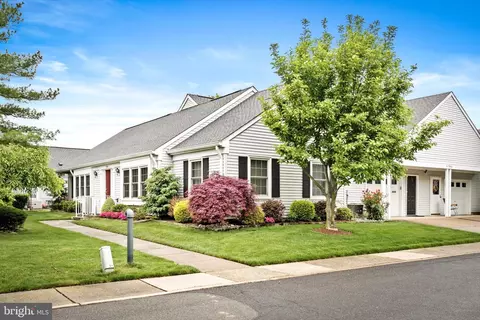 738 A Victoria Ct, Monroe Township, NJ 08831