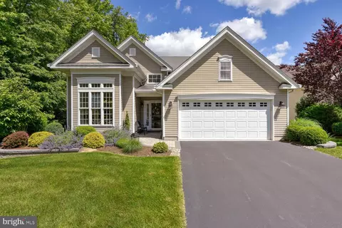 16 Talcott Ct, Kendall Park, NJ 08824
