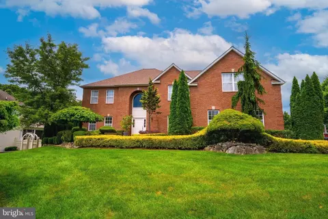 22 Dominic Dr, Monroe Township, NJ 08831