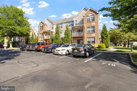 609 Hampshire Dr, North Brunswick, NJ 08902