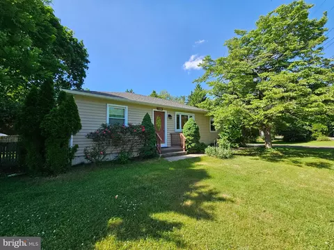 109 Grovers Mill Rd, Plainsboro, NJ 08536