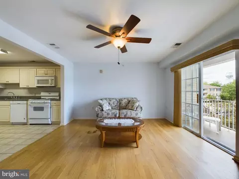 Living - 77 Liddle Ave, Edison, NJ 08837 photo 4 of 5