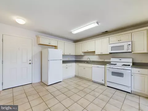 Kitchen - 77 Liddle Ave, Edison, NJ 08837 photo 3 of 5