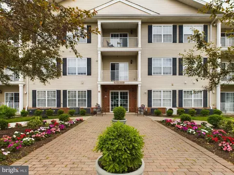 77 Liddle Ave, Edison, NJ 08837