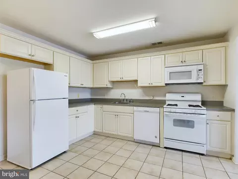 Kitchen - 77 Liddle Ave, Edison, NJ 08837 photo 1 of 5