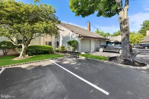 35 Thoreau Dr, Plainsboro, NJ 08536