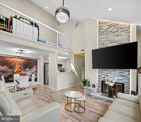 2406 Aspen Dr, Plainsboro, NJ 08536